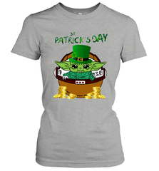 Baby Yoda The Mandalorian Happy St Patrick's Day Women's T-Shirt - nikotee